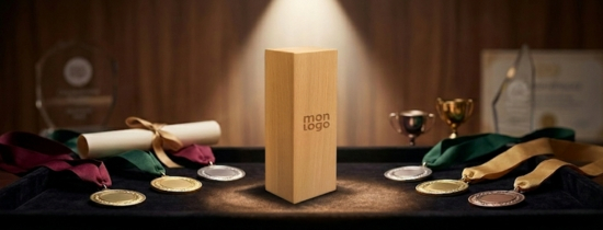Trophée En Bois Personnalisé Publicitaire avec Logo | Cadeau Entreprise
