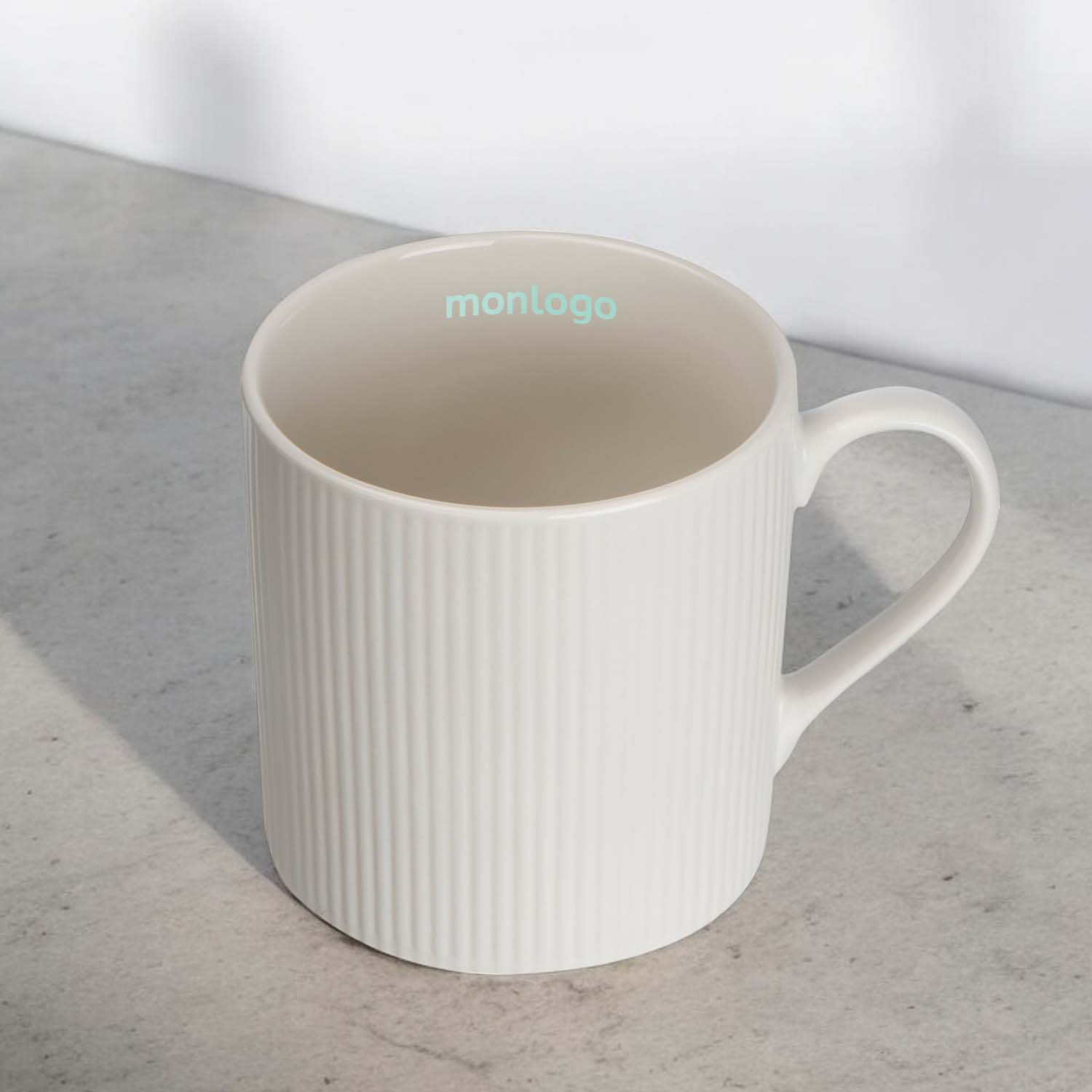 MUG PERSONNALISE 400 ML EN CERAMIQUE NERVUREE 'VIVIANE'