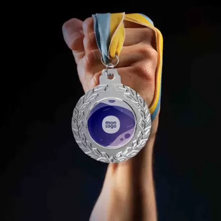 MEDAILLE PERSONNALISABLE EN FER BOMBEE 50 MM 'WIN'