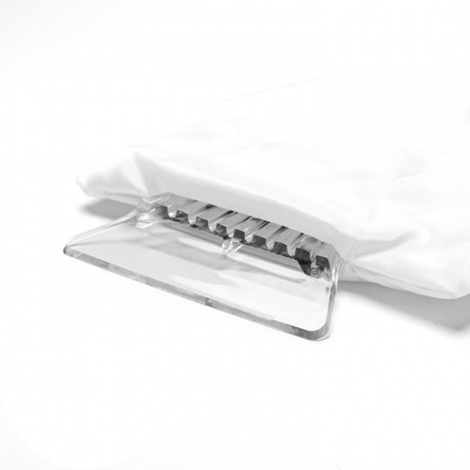 GRATTOIR PARE BRISE AVEC GANT PERSONNALISE 'MENUIRES'