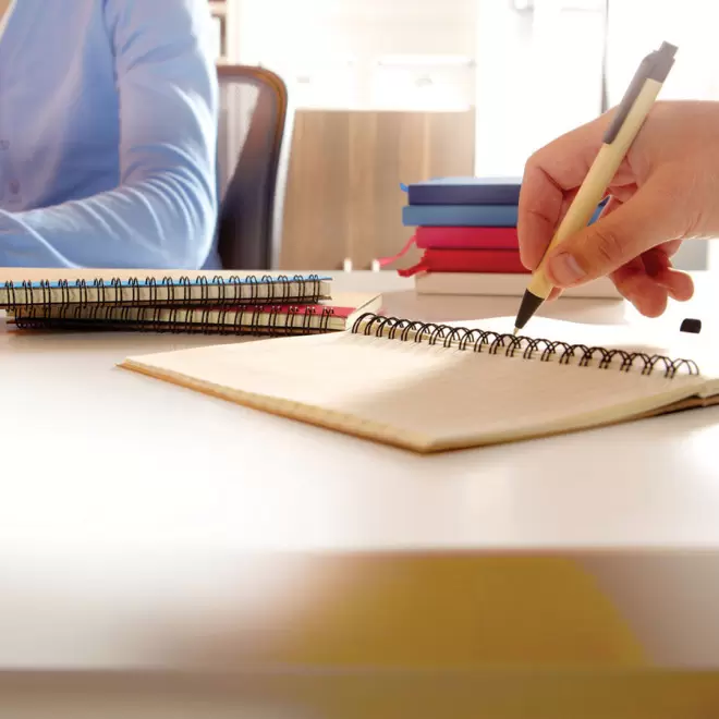 CARNET À SPIRALE PERSONNALISÉ LIGNÉ AVEC STYLO RECYCLÉS 'RAMSES'