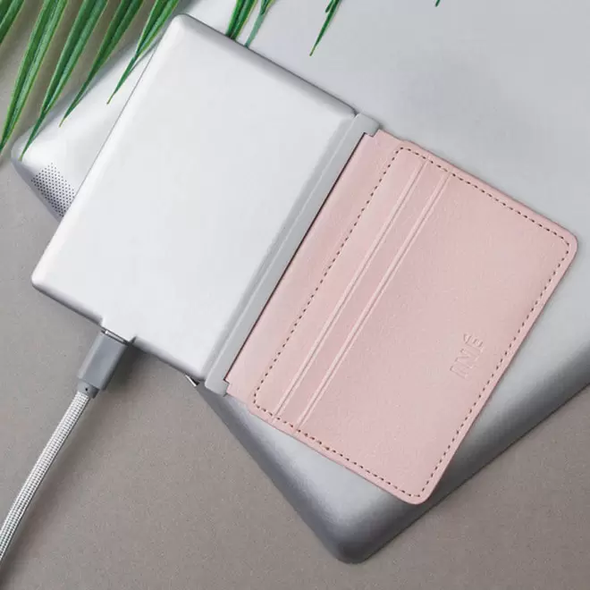 PORTE CARTES PERSONNALISÉ RECYCLÉ AVEC POWERBANK 3 000 MAH XOOPAR® 'INE'