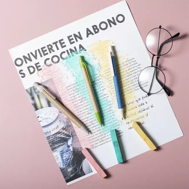 STYLO PUBLICITAIRE EN CARTON RECYCLÉ ET PAILLE DE BLÉ 'AMOSIS GREEN'