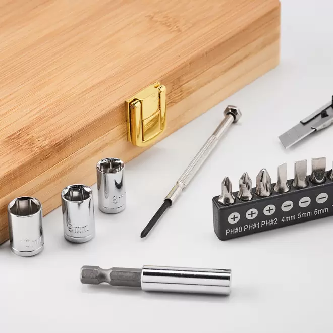 SET D'OUTILS PERSONNALISÉ EN BAMBOU 'TYKALU'