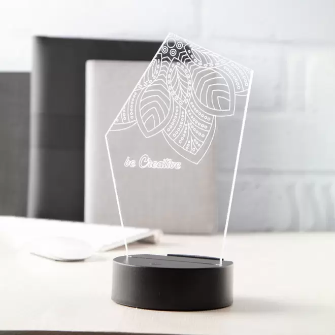 TROPHEE PERSONNALISABLE EN ACRYLIQUE AVEC LAMPE LED 'UKITA'