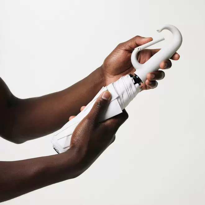 PARAPLUIE AVEC MOUSQUETON RPET PERSONNALISABLE 'YARA' 