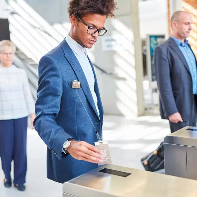 BADGE EN PAPIER 10X7CM PERSONNALISE 'BADGOS'