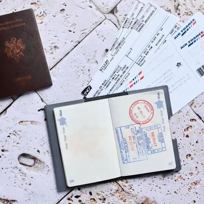 PORTE PASSEPORT PERSONNALISABLE CUIR RECYCLÉ 'LUBOCK'