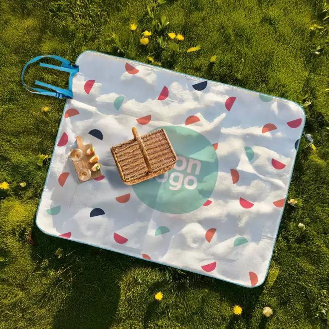 COUVERTURE PIQUE NIQUE REMBOURREE PERSONNALISABLE 'GERIE'