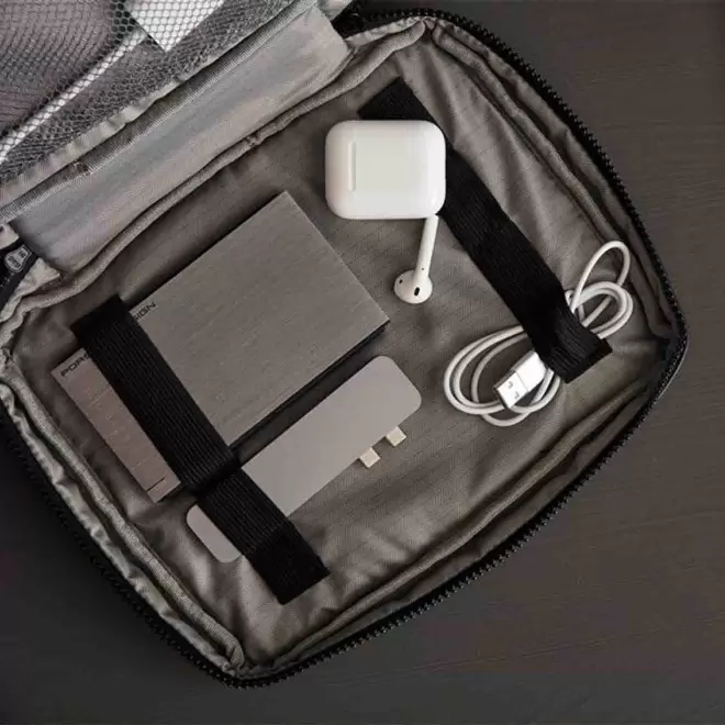 ORGANISEUR DE CABLES PERSONNALISABLE 'CAVI'