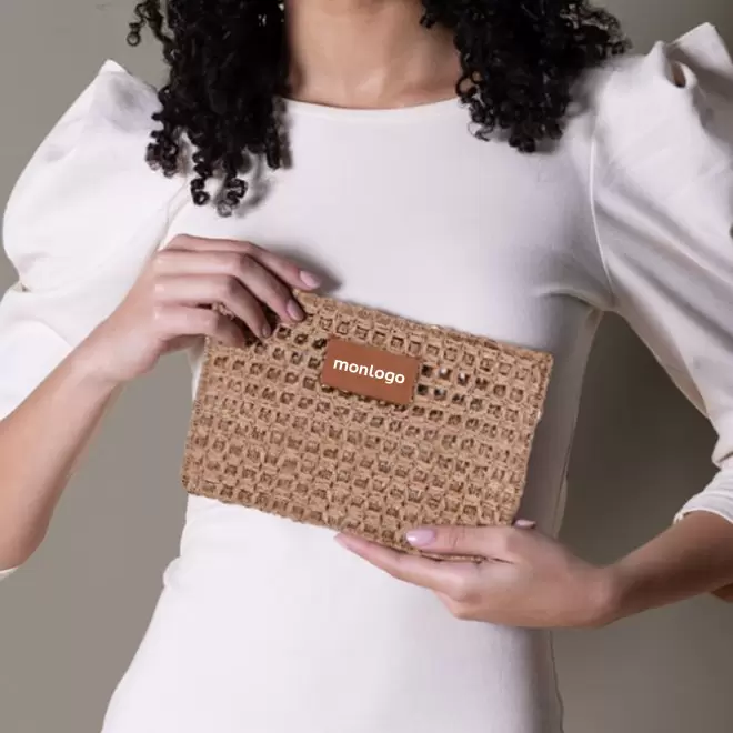 TROUSSE EN RAPHIA PERSONNALISABLE 'LEZO'