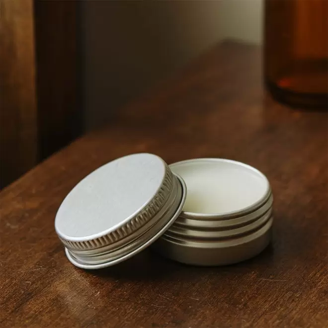 BAUME A LEVRE PERSONNALISE EN POT METAL 'KELIP'