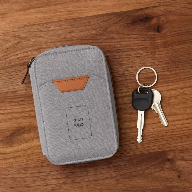 PORTE FEUILLE DE VOYAGE RPET PERSONNALISABLE 'NICETRIP'
