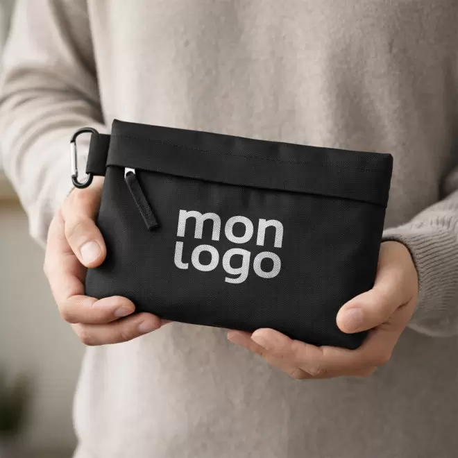 TROUSSE EN PU MOUSQUETON PERSONNALISABLE 'ARYANI'