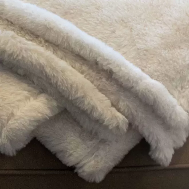 PLAID PERSONNALISE EFFET FOURRURE 'MOUTSI'