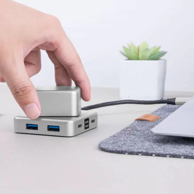 HUB PERSONNALISABLE 7 EN 1 EN ALU RECYCLE GRS 'CUBBI'