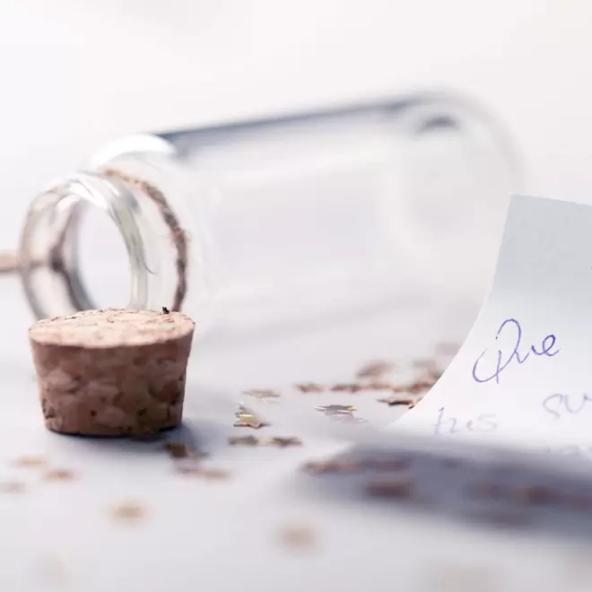 BOUTEILLE A SOUHAITS PERSONNALISEE 'GENIE'