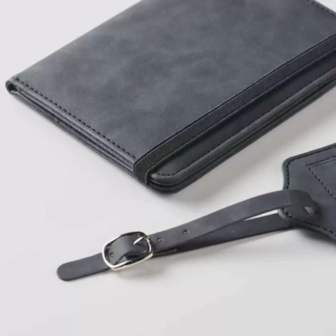 ETIQUETTE ET PROTEGE PASSEPORT PERSONNALISABLE 'TAGEJET'