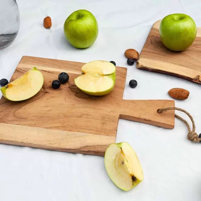 PLANCHE EN ACACIA PERSONNALISABLE 'ALICIA CARRE'