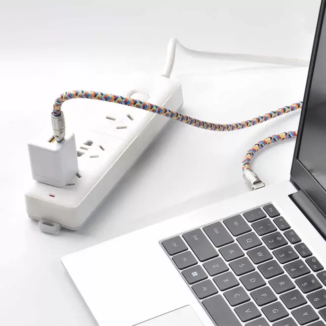 TOUR DE COU ET CABLE TELEPHONE PERSONNALISABLE 'EXCLOU'