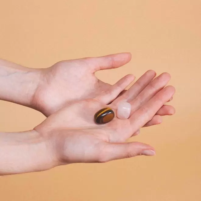 PIERRE NATURELLE PERSONNALISABLE AVEC POCHON 'ZENU'