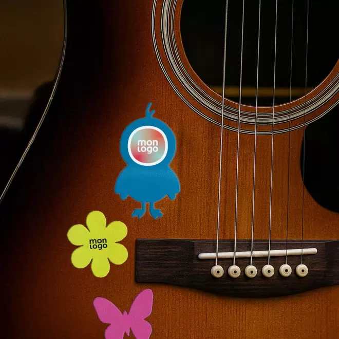 AUTOCOLLANT PERSONNALISE A LA FORME 6x6 'TROKOUL'