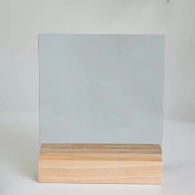 TROPHEE ACRYLIQUE ET BOIS PERSONNALISABLE 'UKITA WOOD' - carré