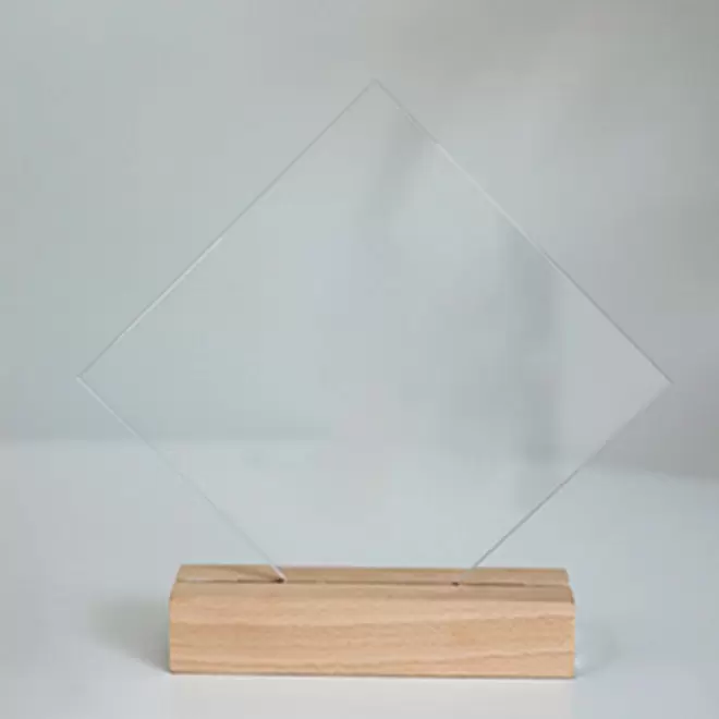 TROPHEE ACRYLIQUE ET BOIS PERSONNALISABLE 'UKITA WOOD' - losange