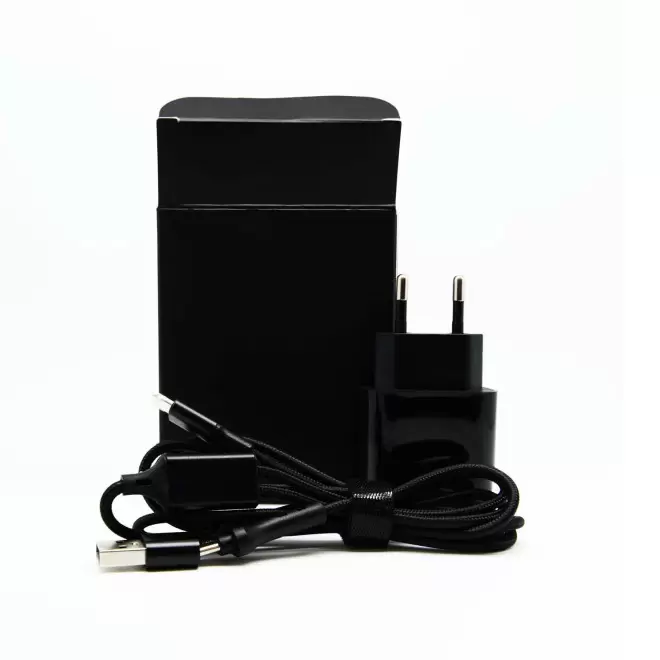 KIT PERSONNALISABLE PRISE ET CABLE 'IDEAL BLACK' - noir