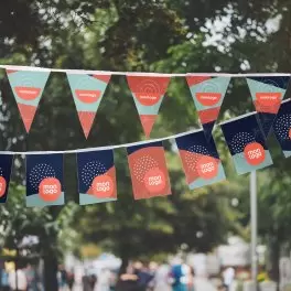 GUIRLANDE DE FANION PUBLICITAIRE 'FESTA'
