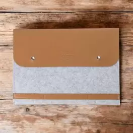 HOUSSE EN FEUTRINE PERSONNALISABLE 'TAYSO'