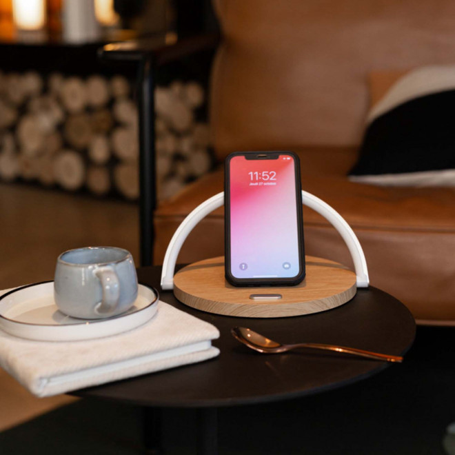 LAMPE AVEC CHARGEUR INDUCTION 10W PERSONNALISÉ LIVOO® 'SUGA'