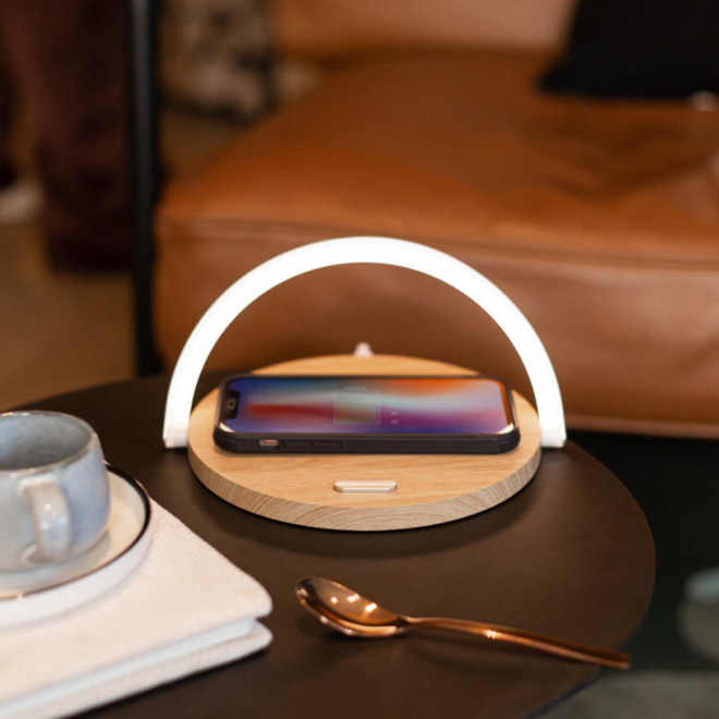 LAMPE AVEC CHARGEUR INDUCTION 10W PERSONNALISÉ LIVOO® 'SUGA'