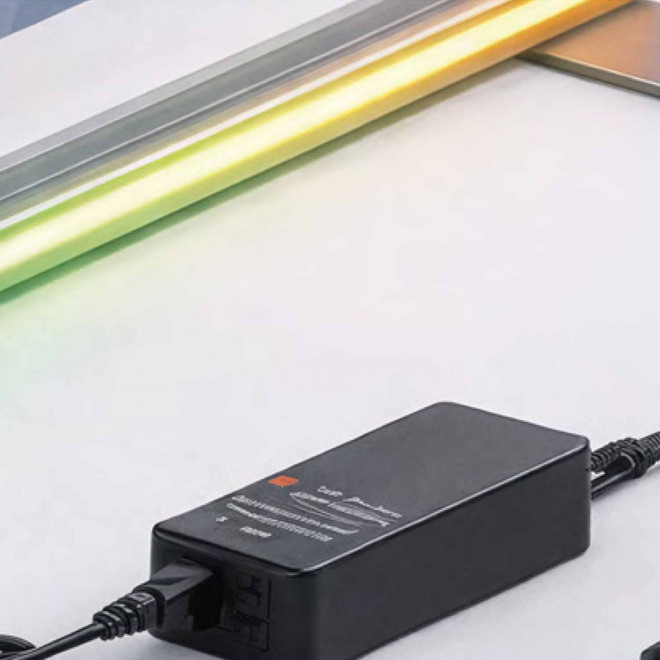 TOTEM PERSONNALISABLE LUMINEUX 'LUMIFRAME COLOR'