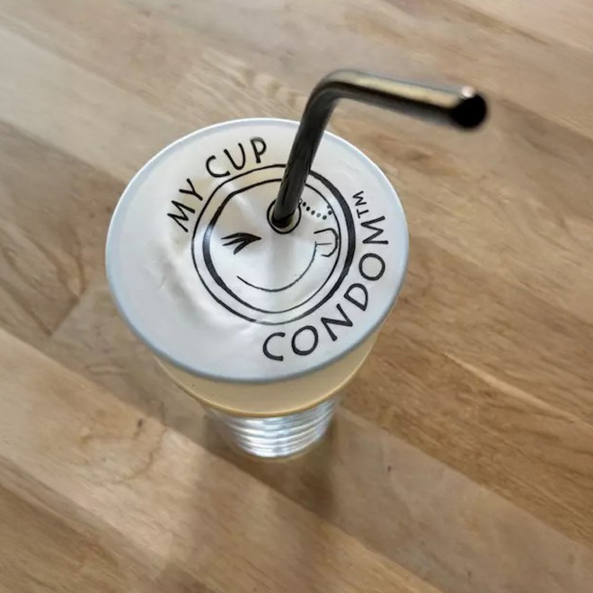 PROTECTION DE VERRE EN LATEX PERSONNALISEE 'CONDOM CUP'