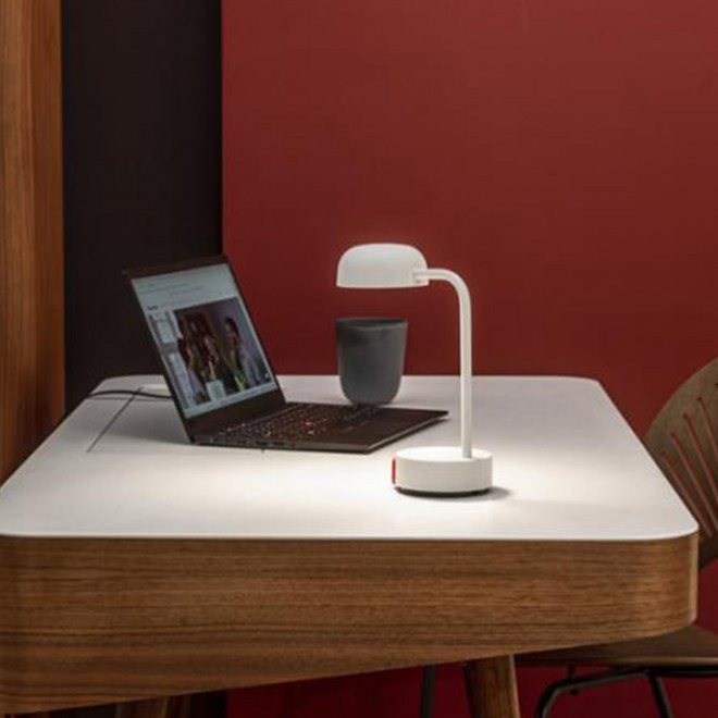 LAMPE DE TABLE RECHARGEABLE PERSONNALISABLE 'FOKUS'