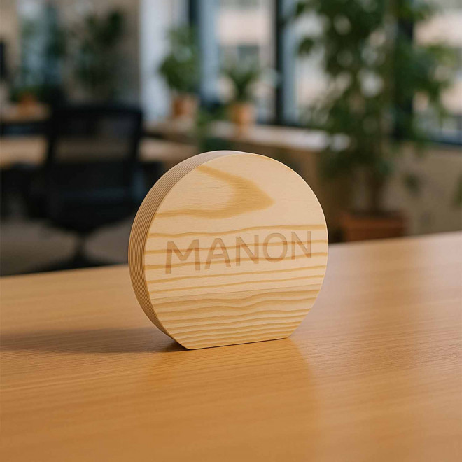 TROPHEE ROND EN BOIS PERSONNALISE 'POKAA'