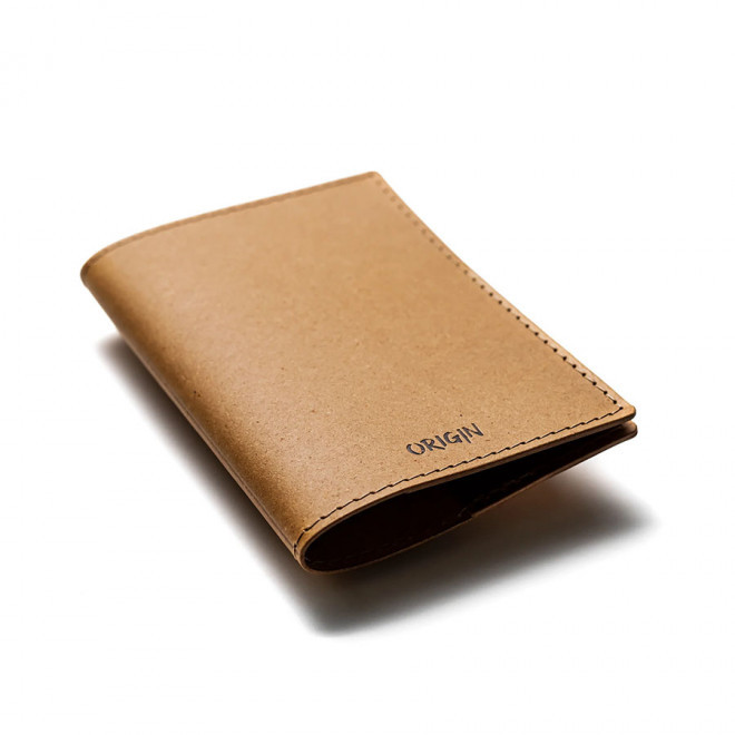PORTE-PASSEPORT PUBLICITAIRE EN CUIR RECYCLE 'MARIA' - naturel