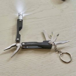 PORTE CLES PINCE MULTIFONCTION PERSONNALISABLE 'NOMA'