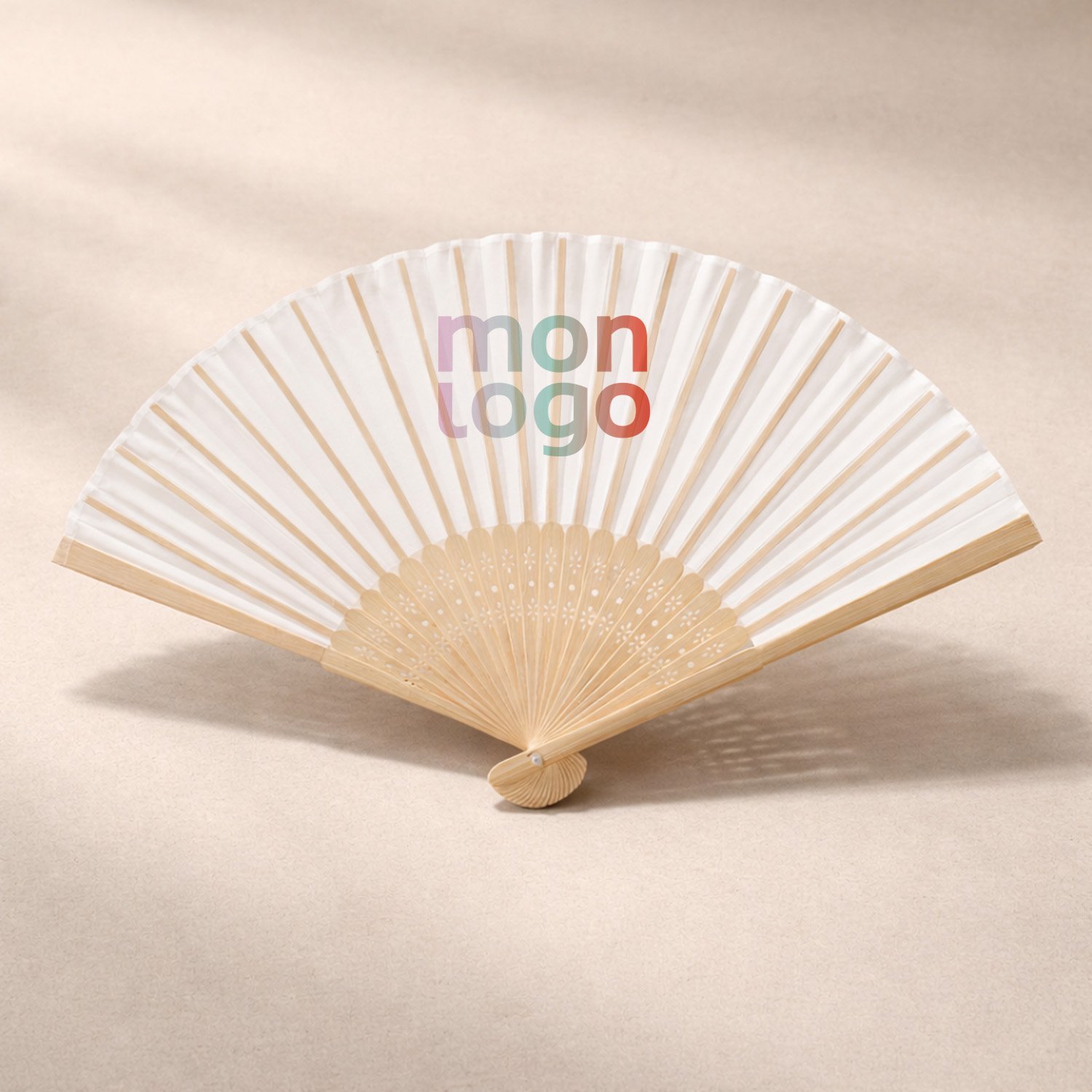 EVENTAIL EN BAMBOU SCULPTE PERSONNALISABLE 'BIGAN'