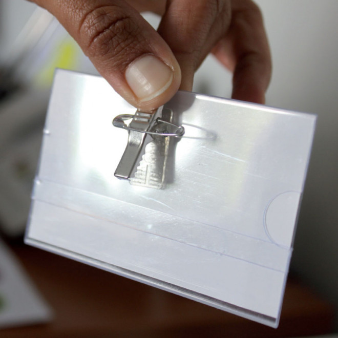 PORTE BADGE PERSONNALISÉ À PINCE ET EPINGLE 'FILIPPO'