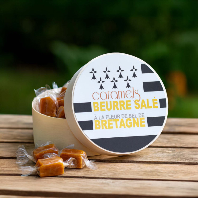 BOITE PERSONNALISABLE EN BOIS AVEC DES CARAMELS 'SCATI'