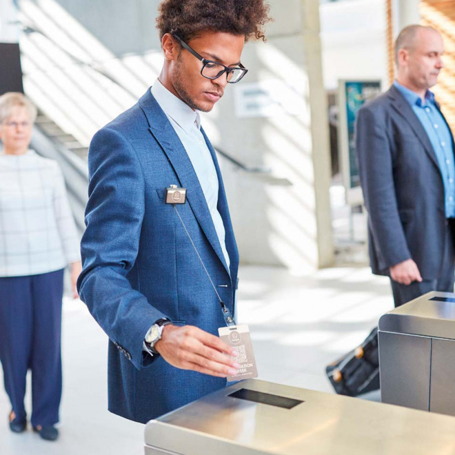 BADGE EN PAPIER 10X7CM PERSONNALISE 'BADGOS'