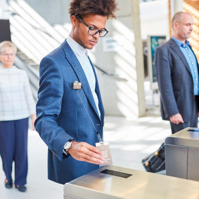 BADGE EN PAPIER 10x7CM PERSONNALISE 'BADGOS'