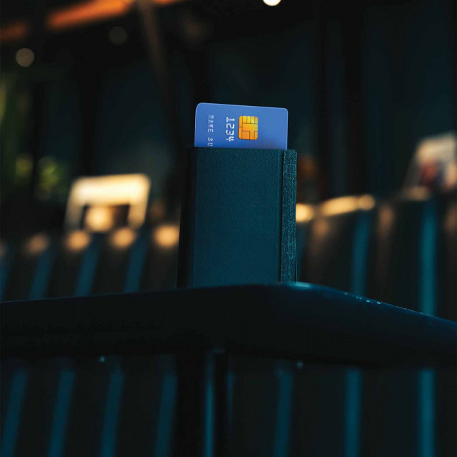 PORTE CARTES PERSONNALISABLE AVEC GEOLOCALISATION 'SEEKY'