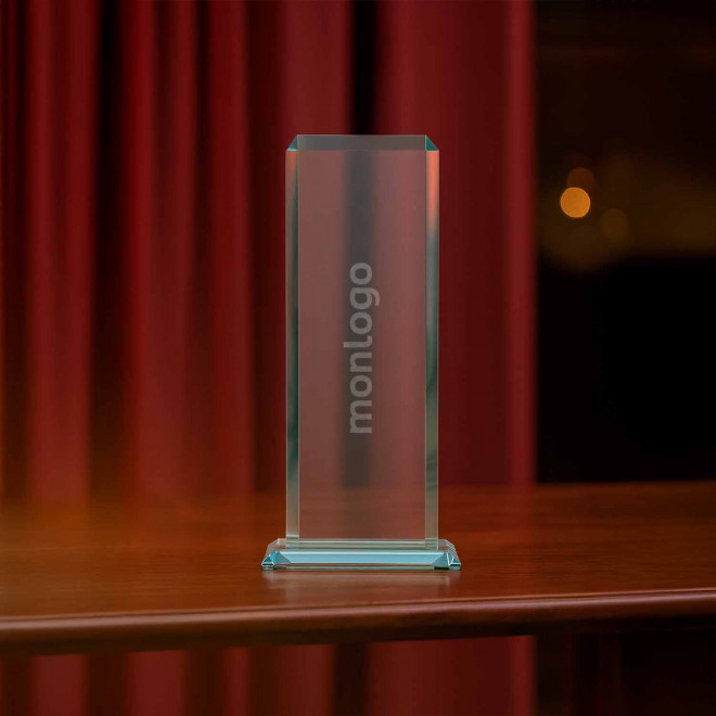 TROPHEE EN VERRE PERSONNALISE 'VICKY MENHIR'