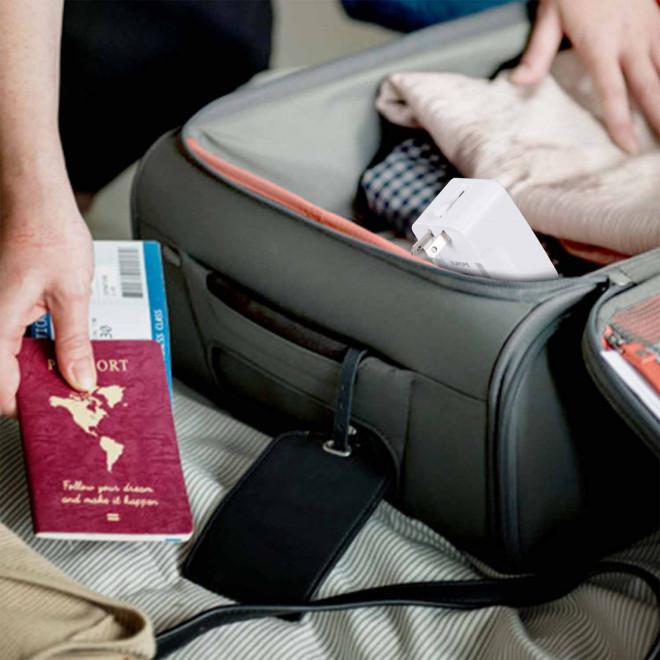 ADAPTATEUR UNIVERSEL DE VOYAGE PERSONNALISABLE 'VLYTA'