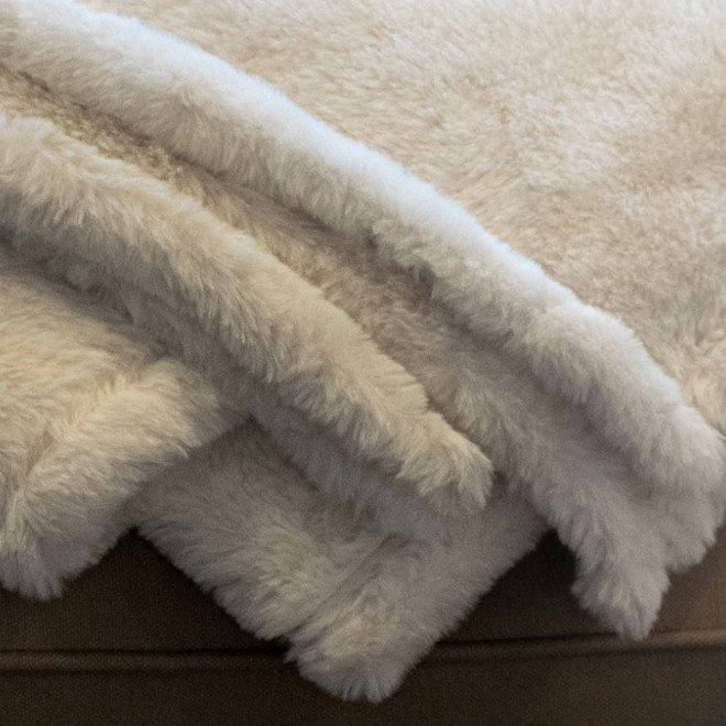 PLAID PERSONNALISE EFFET FOURRURE 'MOUTSI'