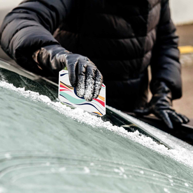 GRATTOIR PARE BRISE PERSONNALISABLE 'SNOWY'