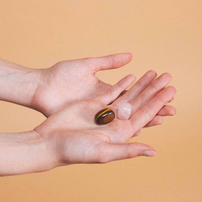 PIERRE NATURELLE PERSONNALISABLE AVEC POCHON 'ZENU'